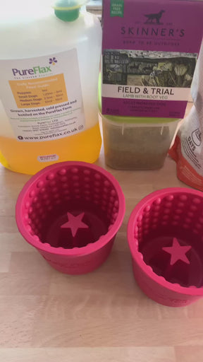 LickiMat Yoggie Pot Red